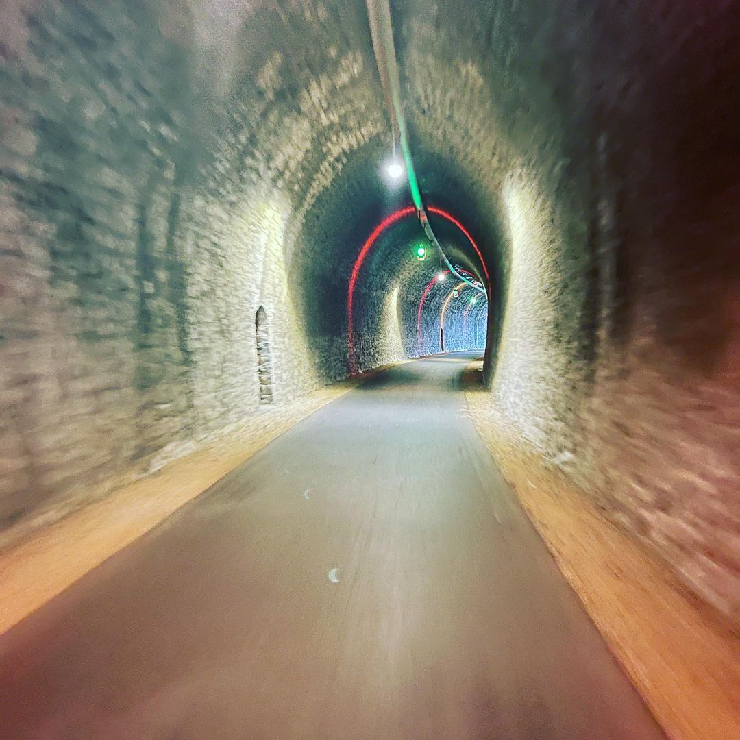 Tunnel éclairé de Comps